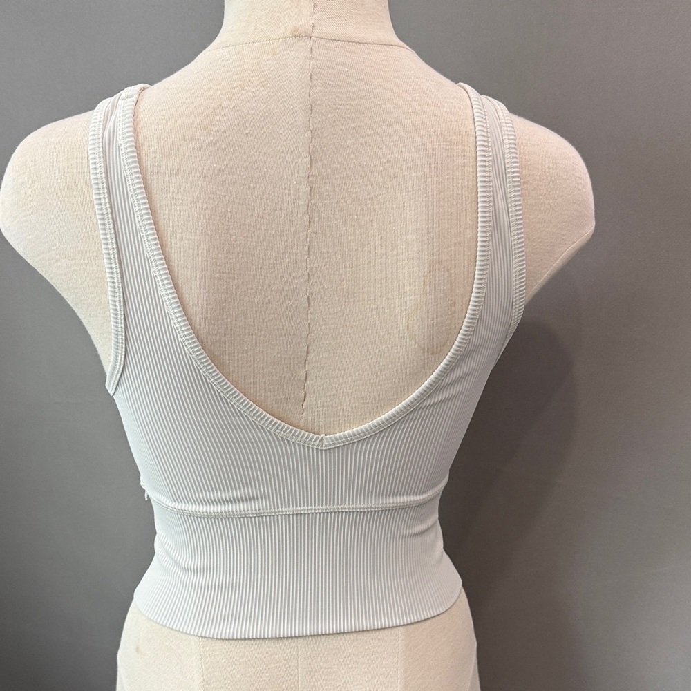 Lululemon Power Pivot Tank. Excellent condition. size 4. Cream - Picture 3 of 5
